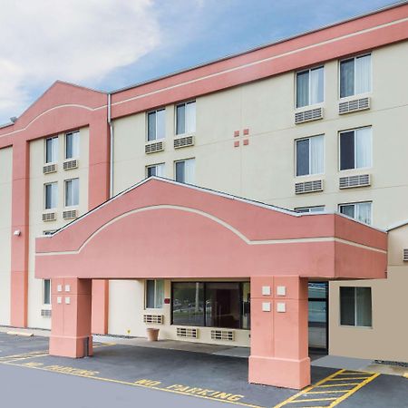 Super 8 By Wyndham Danbury Motell Exteriör bild