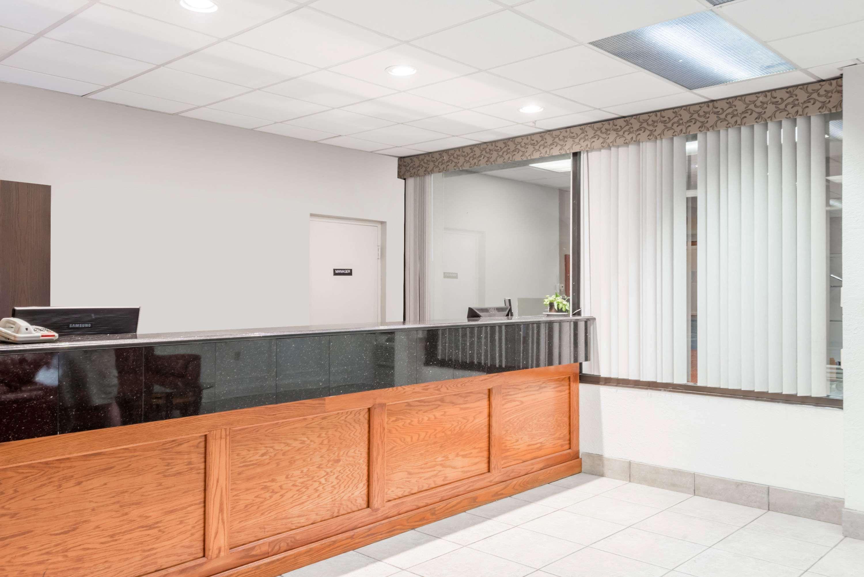 Super 8 By Wyndham Danbury Motell Exteriör bild