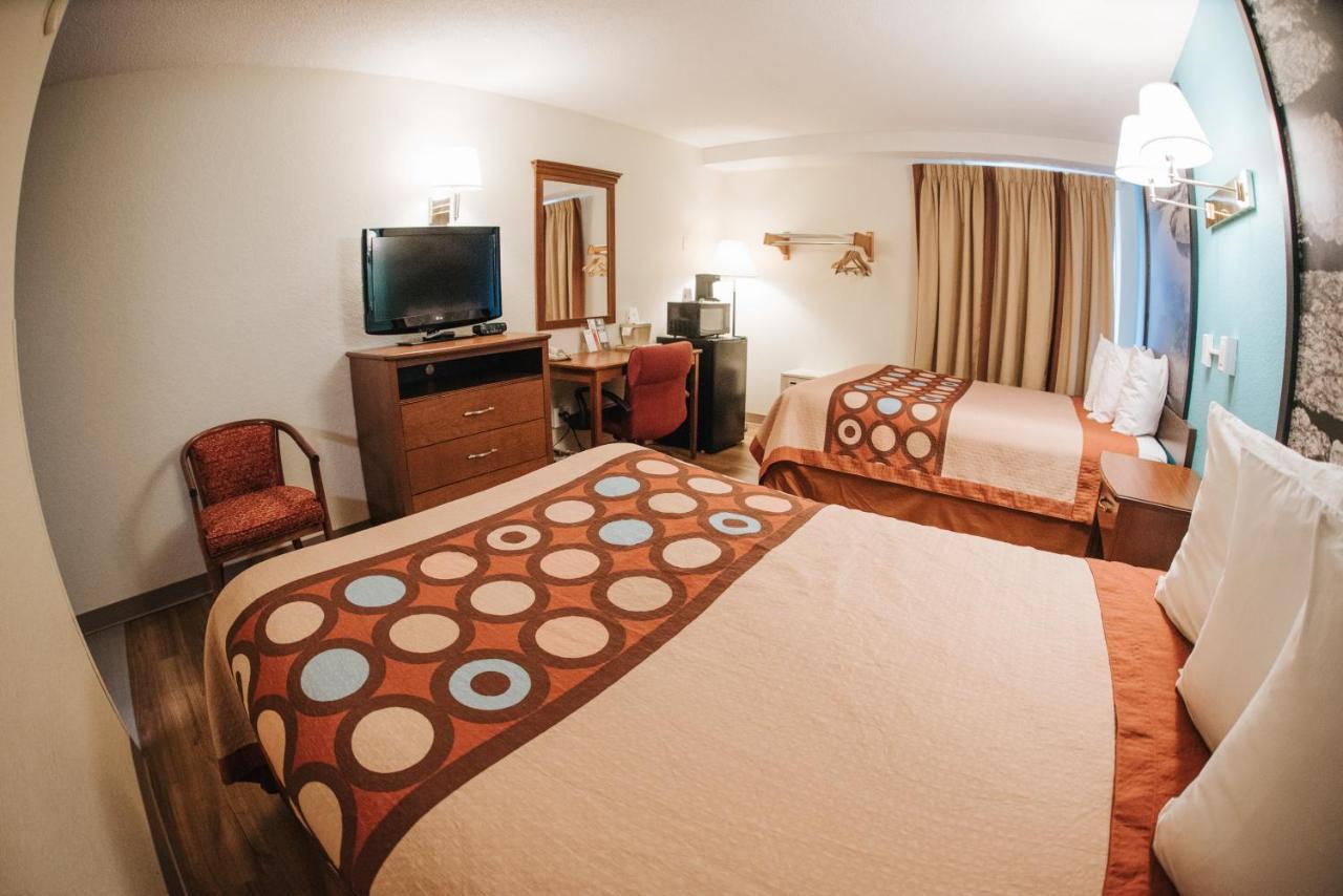 Super 8 By Wyndham Danbury Motell Exteriör bild